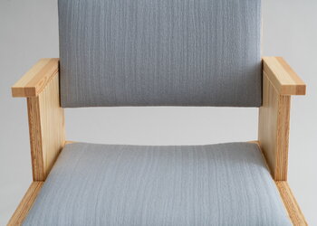 Vaarnii 016 Maasto käsinojallinen tuoli, verhoiltu, mänty - harmaa Kvadrat Alle, tuotteen lisäkuva