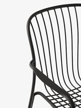 &Tradition Thorvald SC95 käsinojallinen tuoli, warm black