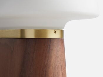 Woud Nova bordslampa, valnöt – opalglas