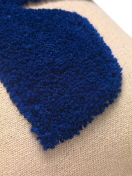 ferm LIVING Lay cushion, 40 x 60 cm, sand - bright blue