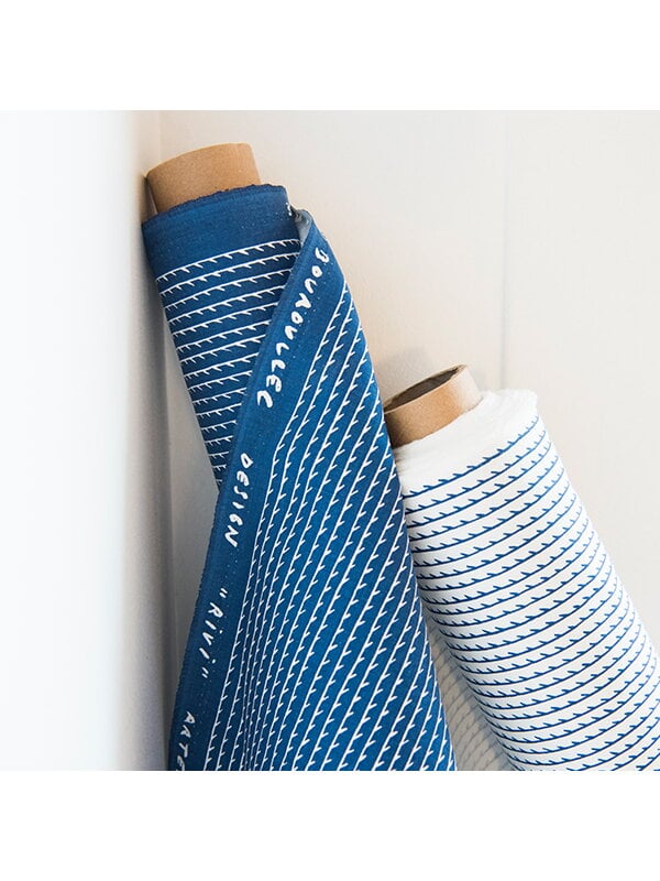 Textilien von Artek, Canvas-Baumwollstoff Rivi, 150 x 300 cm, weiß – blau, Hellblau
