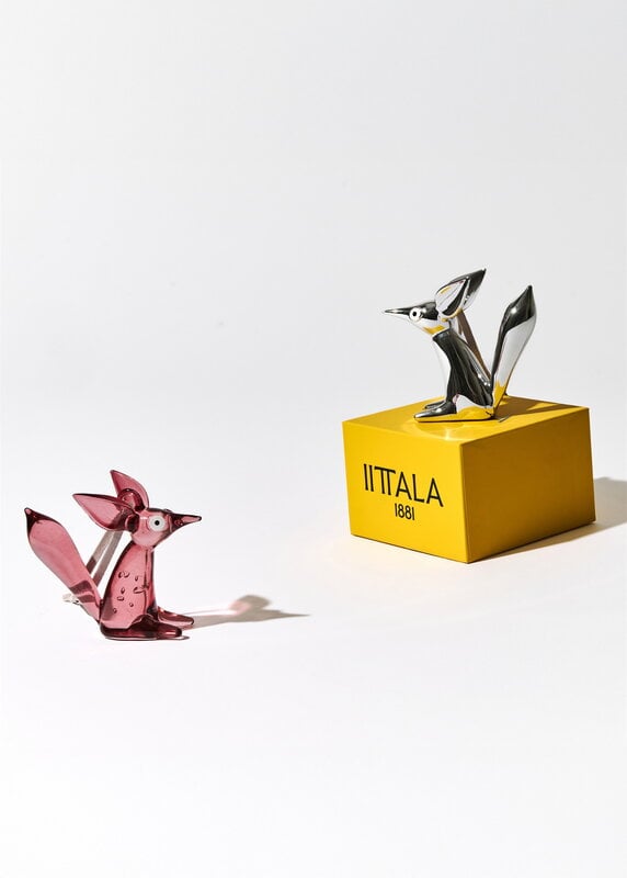 Iittala Vulpes ornament, sitting, 80 mm, cherry | Finnish Design Shop