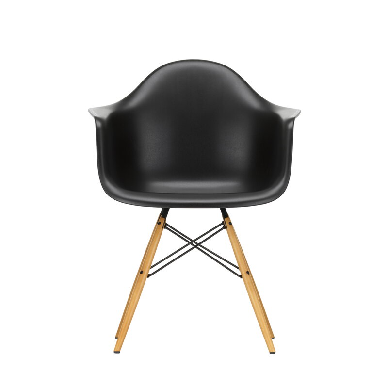 Tot boog nachtmerrie Vitra Eames DAW chair, deep black - maple | Finnish Design Shop