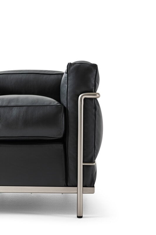 Cassina 2 Fauteuil Grand Confort, petit modèle, chrome - cuir noir 13X606, image extra