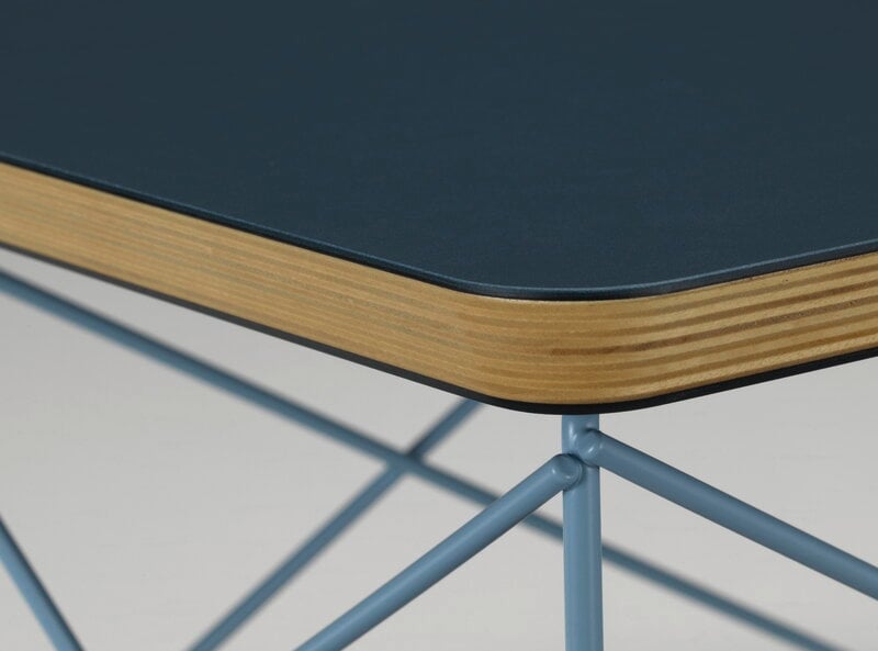 Vitra Table d'appoint Eames LTR, linoléum bleu fumé - bleu ciel, image extra