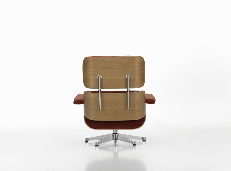 Vitra Eames Lounge Chair, new size, cherry - Calma brandy 07, extra image