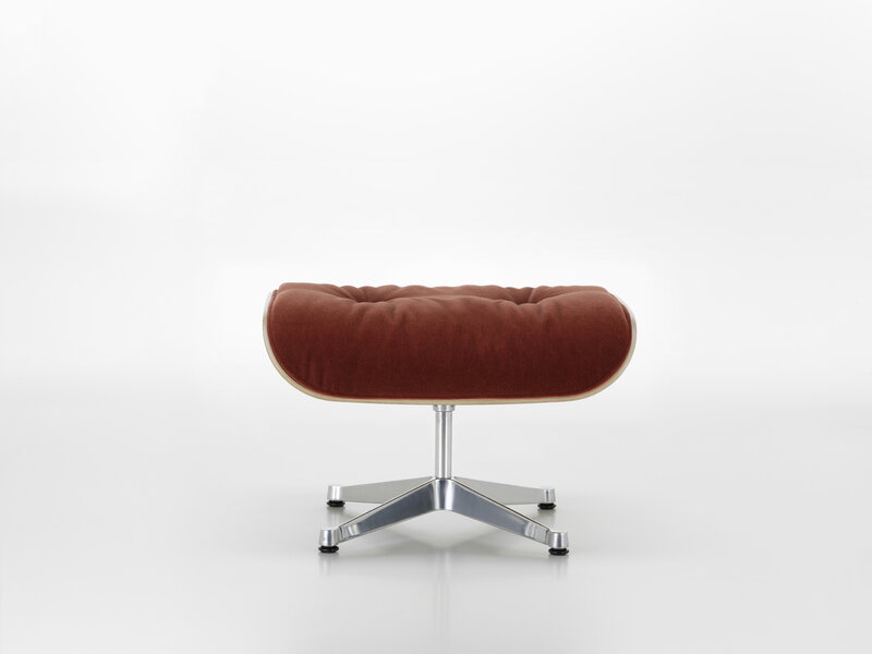 Vitra Eames Lounge Ottoman, cherry - Calma brandy 07, extra image