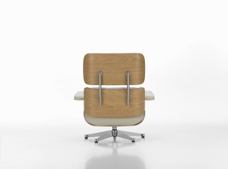Vitra Eames Lounge Chair & Ottoman, new size, chestnut - Nubia cream/sand, extra image