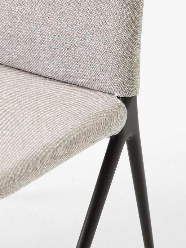 &Tradition Kape IF7 chair,  warm black - Clay 0003, extra image