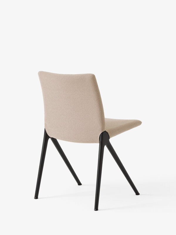 &Tradition Kape IF7 chair,  warm black - Grain 61252, extra image