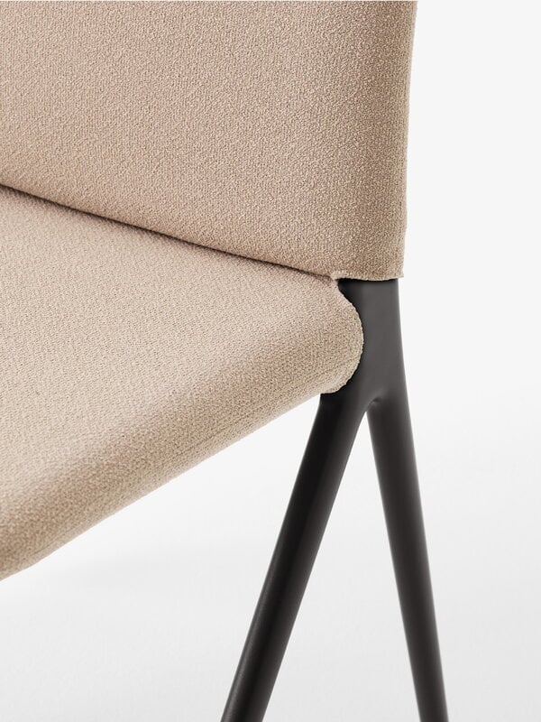 &Tradition Kape IF7 chair,  warm black - Grain 61252, extra image