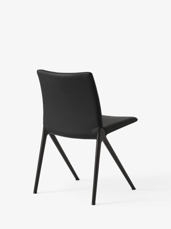 &Tradition Kape IF7 chair, warm black - black Noble leather, extra image