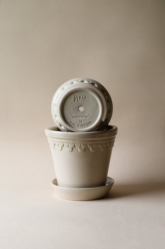 Bergs Potter Københavner maceta con plato, gres esmaltado color arena, imagen extra