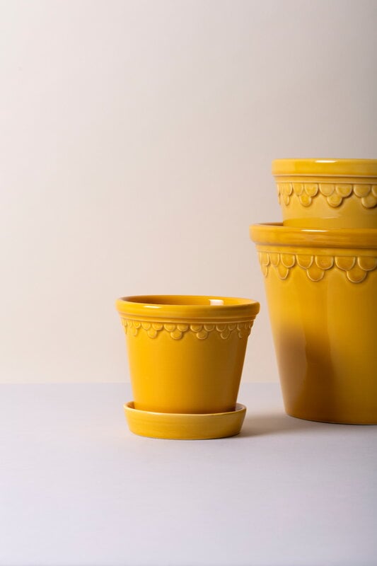 Bergs Potter Københavner kukkaruukku alusella, lasitettu amber yellow, tuotteen lisäkuva