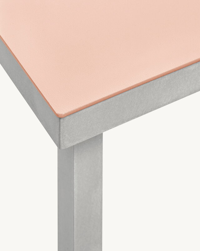 valerie_objects Banco Alu, rosa, imagen extra