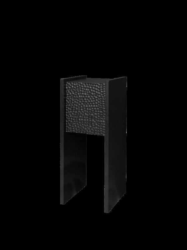 Ferm Living Scarni Pedestal kaappi, tummaksi petsattu saarni, näkymä 3