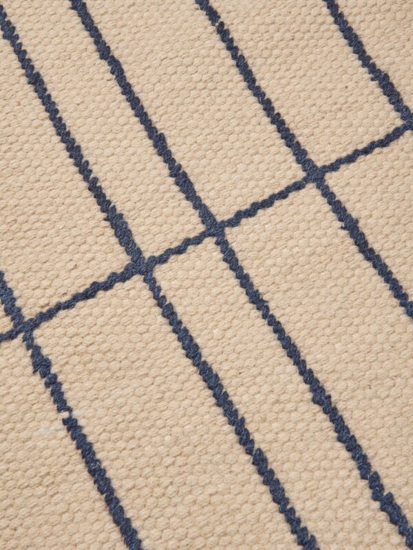 Ferm Living Sen Teppich, 140 x 200 cm, Pergament - Indigo, extrabild