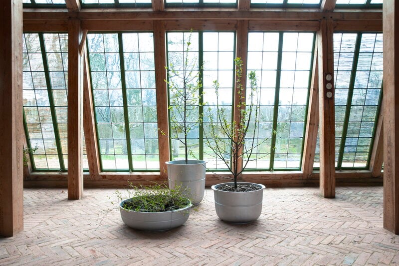 Korbo Linea no 2 planter, medium, aluminium, extra image