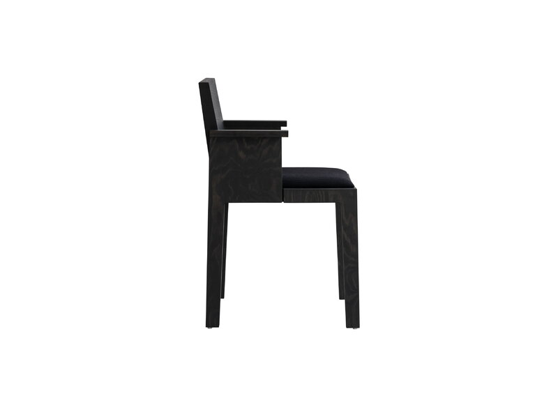 Vaarnii 016 Maasto dining arm chair, seat upholstered, black - black Kvadrat Alle, extra image