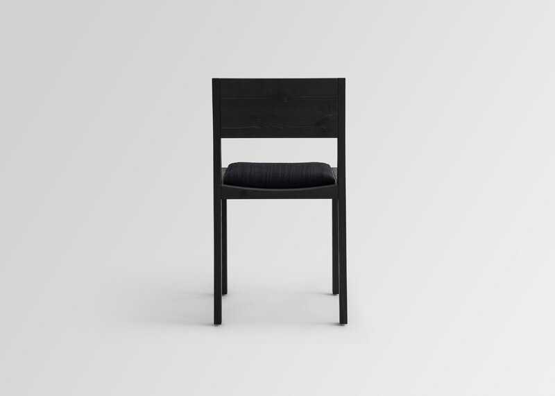 Vaarnii 016 Maasto dining chair, upholstered, black - black Kvadrat Alle, extra image