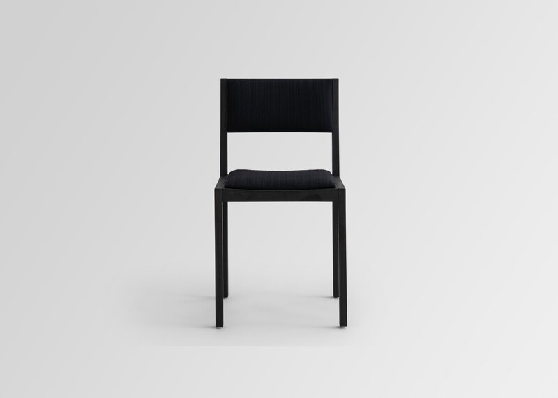 Vaarnii 016 Maasto dining chair, upholstered, black - black Kvadrat Alle, extra image