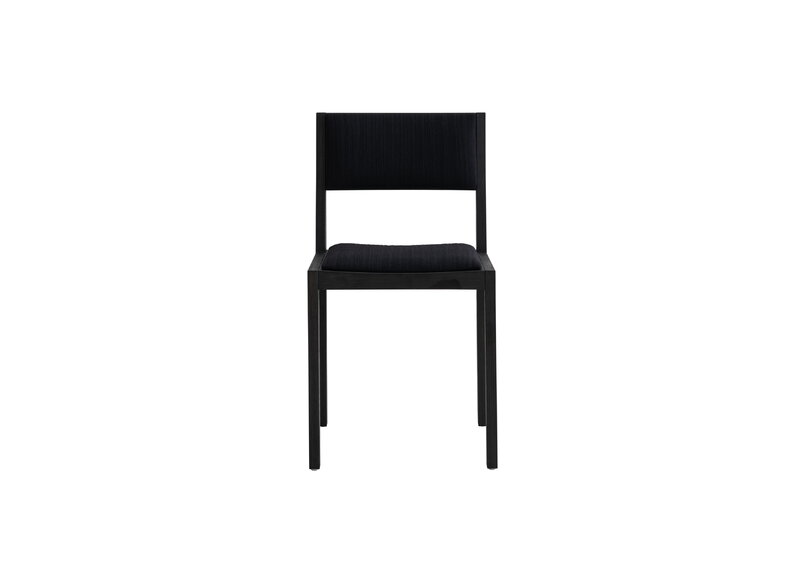 Vaarnii 016 Maasto dining chair, upholstered, black - black Kvadrat Alle, extra image