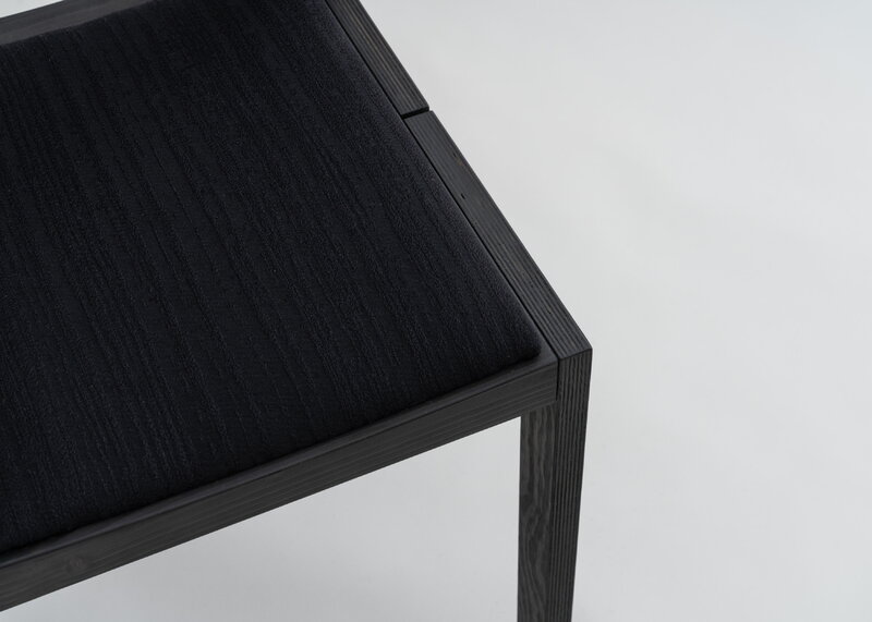 Vaarnii 016 Maasto dining chair, upholstered, black - black Kvadrat Alle, extra image