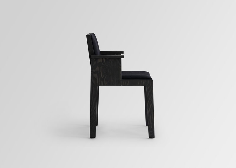 Vaarnii 016 Maasto dining arm chair, upholstered, black - black Kvadrat Alle, extra image