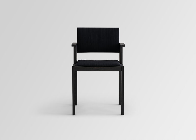 Vaarnii 016 Maasto dining arm chair, upholstered, black - black Kvadrat Alle, extra image
