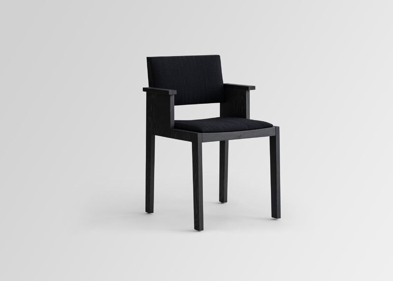 Vaarnii 016 Maasto dining arm chair, upholstered, black - black Kvadrat Alle, extra image