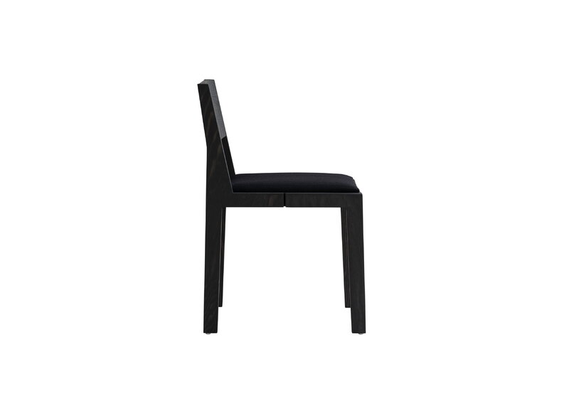 Vaarnii 016 Maasto dining chair, seat upholstered, black - black Kvadrat Alle, extra image