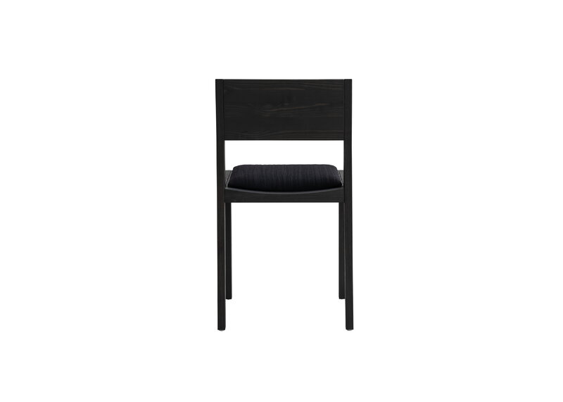 Vaarnii 016 Maasto dining chair, seat upholstered, black - black Kvadrat Alle, extra image