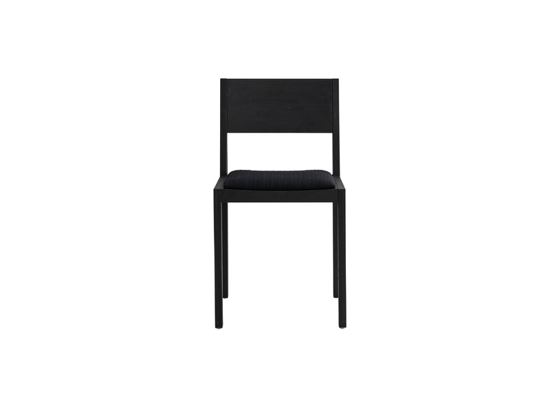 Vaarnii 016 Maasto dining chair, seat upholstered, black - black Kvadrat Alle, extra image
