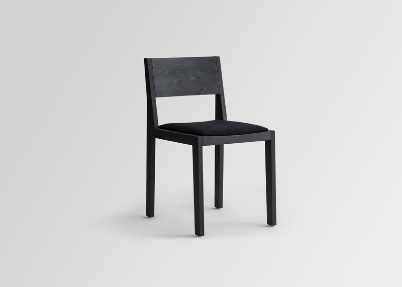 Vaarnii 016 Maasto dining chair, seat upholstered, black - black Kvadrat Alle, extra image