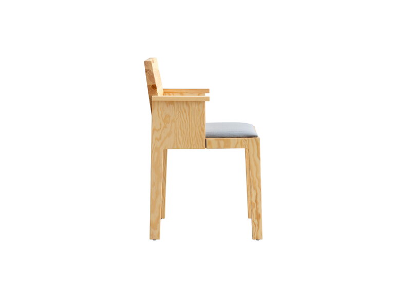 Vaarnii 016 Maasto dining arm chair, seat upholstered, pine - grey Kvadrat Alle, extra image