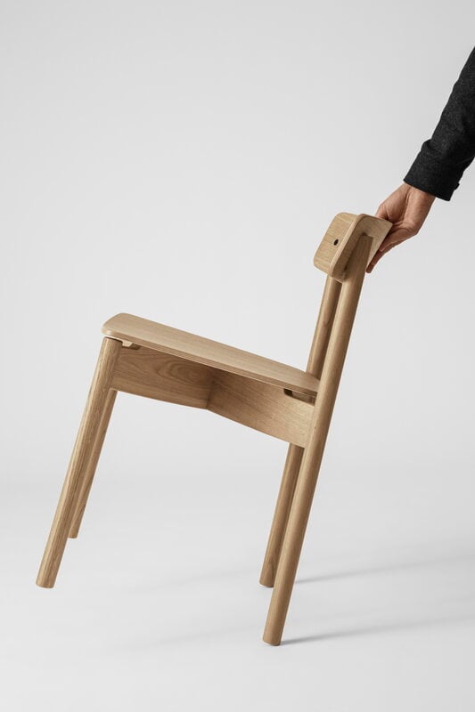 TAKT T01 Cross chair, roble, vista 17