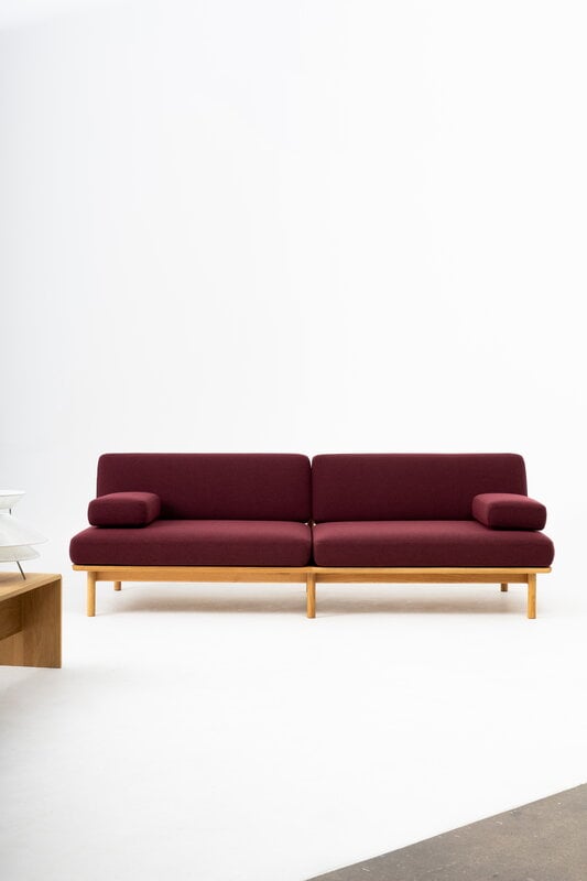 TAKT T19 Spoke Sofa with armrests, oak - dark red Kvadrat Autumn 0681, extra image