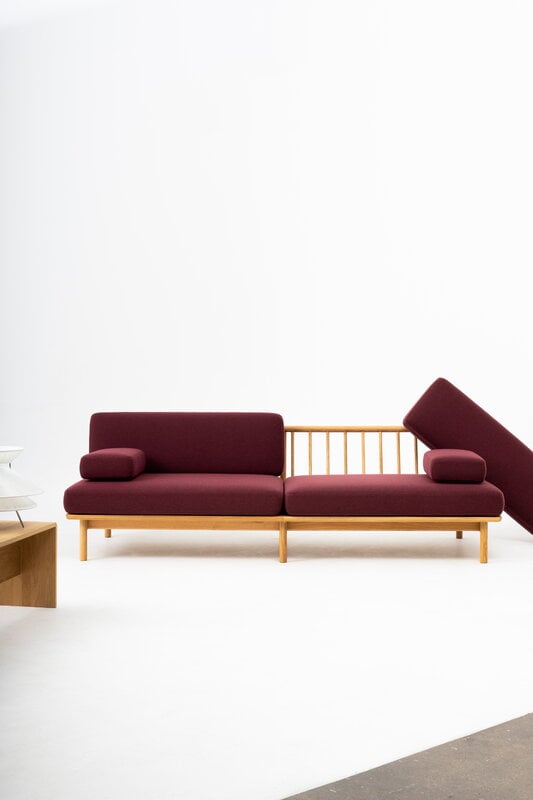 TAKT T19 Spoke Sofa with armrests, oak - dark red Kvadrat Autumn 0681, extra image