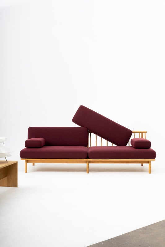 TAKT T19 Spoke Sofa with armrests, oak - dark red Kvadrat Autumn 0681, extra image