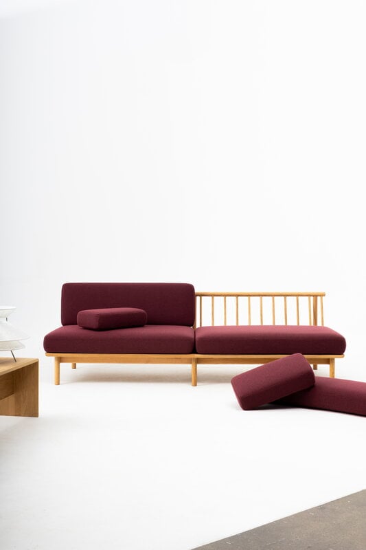 TAKT T19 Spoke Sofa with armrests, oak - dark red Kvadrat Autumn 0681, extra image