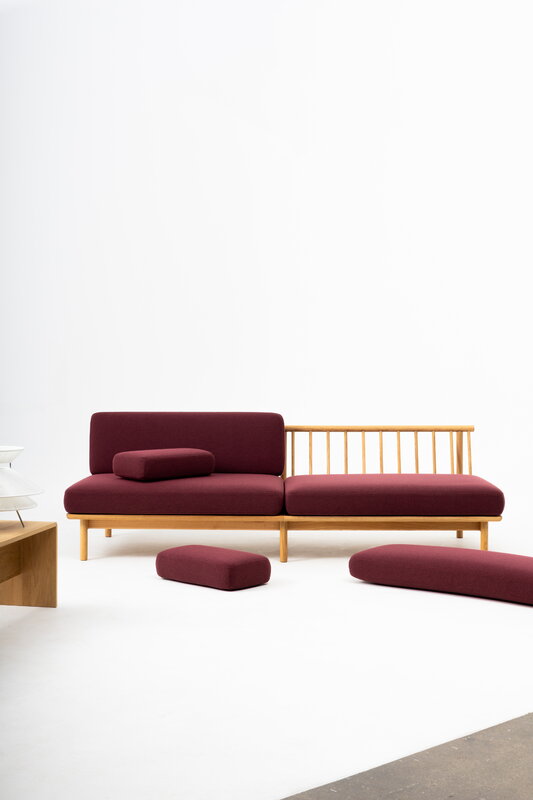 TAKT T19 Spoke Sofa with armrests, oak - dark red Kvadrat Autumn 0681, extra image