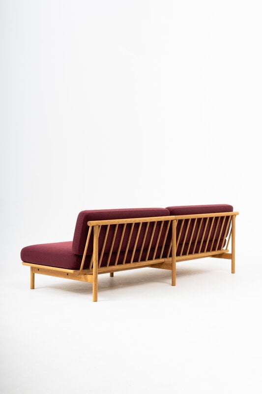 TAKT T19 Spoke Sofa with armrests, oak - dark red Kvadrat Autumn 0681, extra image