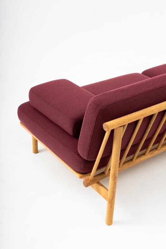 TAKT T19 Spoke Sofa with armrests, oak - dark red Kvadrat Autumn 0681, extra image