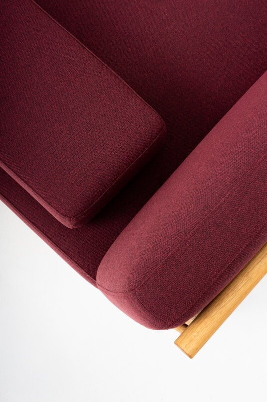 TAKT T19 Spoke Sofa with armrests, oak - dark red Kvadrat Autumn 0681, extra image