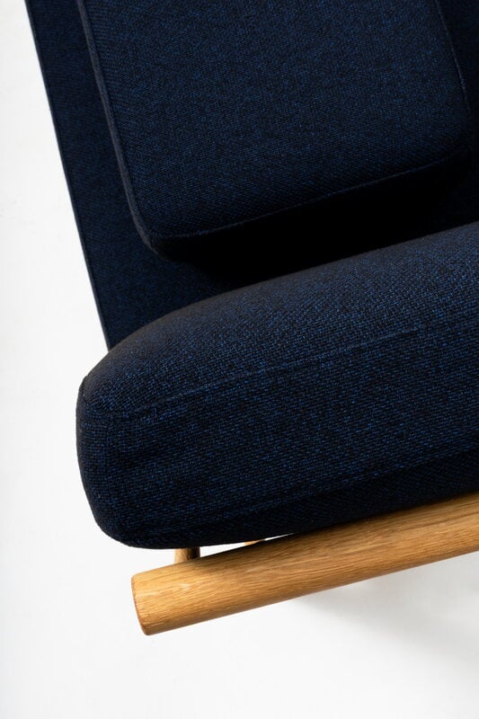 TAKT T19 Spoke Sofa with armrests, oak - dark blue Kvadrat Autumn 0791, extra image