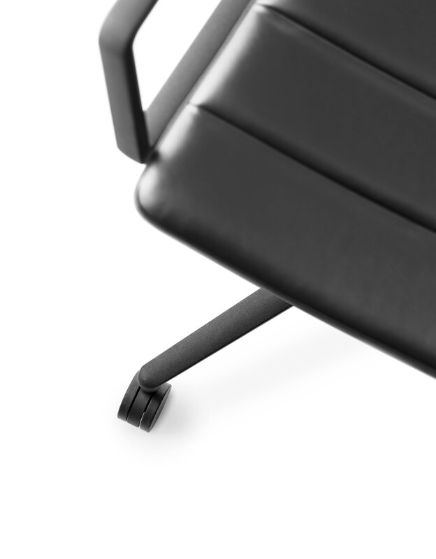 Vipp 452 Swivel tuoli, musta - musta nahka, pyörät, näkymä 7