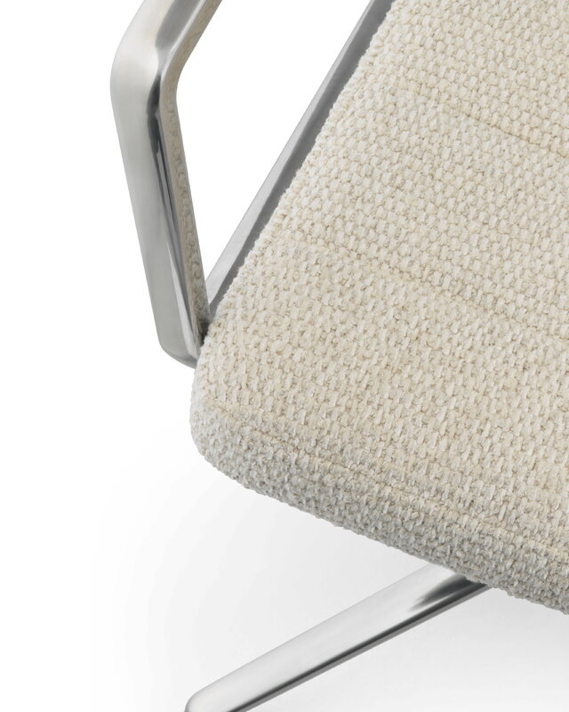 Vipp 452 Swivel tuoli, kiillotettu runko - Wavy luonnonvalk.-vaal.harmaa, pyörät, näkymä 3