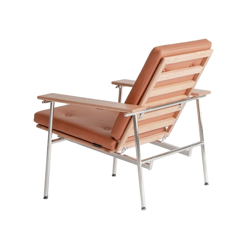 YK collection Triennale chair, roble, cojines marrón coñac con botones, imagen extra