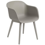 Muuto Sedia Fiber con braccioli, base in legno, grigia