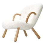 Arctander chair with armrest, Offwhite sheepskin - lacquered oak